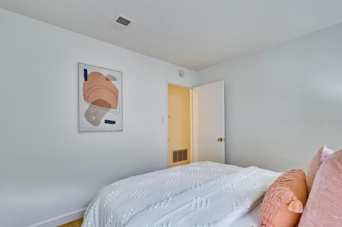 Master Bedroom (1 Bed 1 Private Bath) - Photo 3