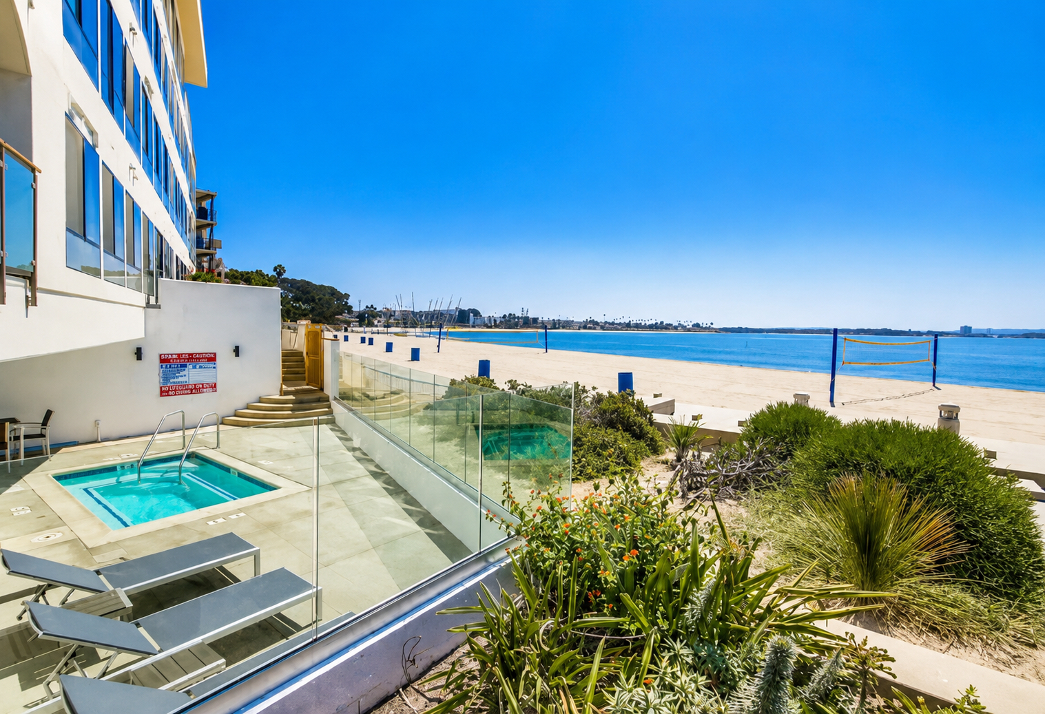 Waterfront condo with Parking, Jacuzzi & Walk to beach - Photo 1