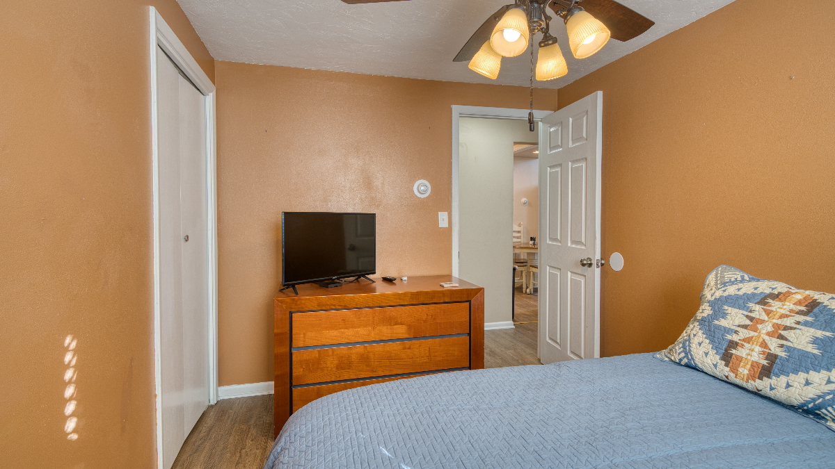 Downtown Home Near Hospital - Photo 8