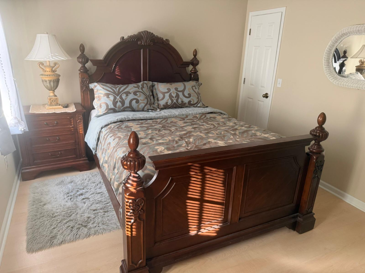 Charming Private Rooms in Spacious Shared Home with Pool and Ample Parking -- All Included Room 1 - Photo 2