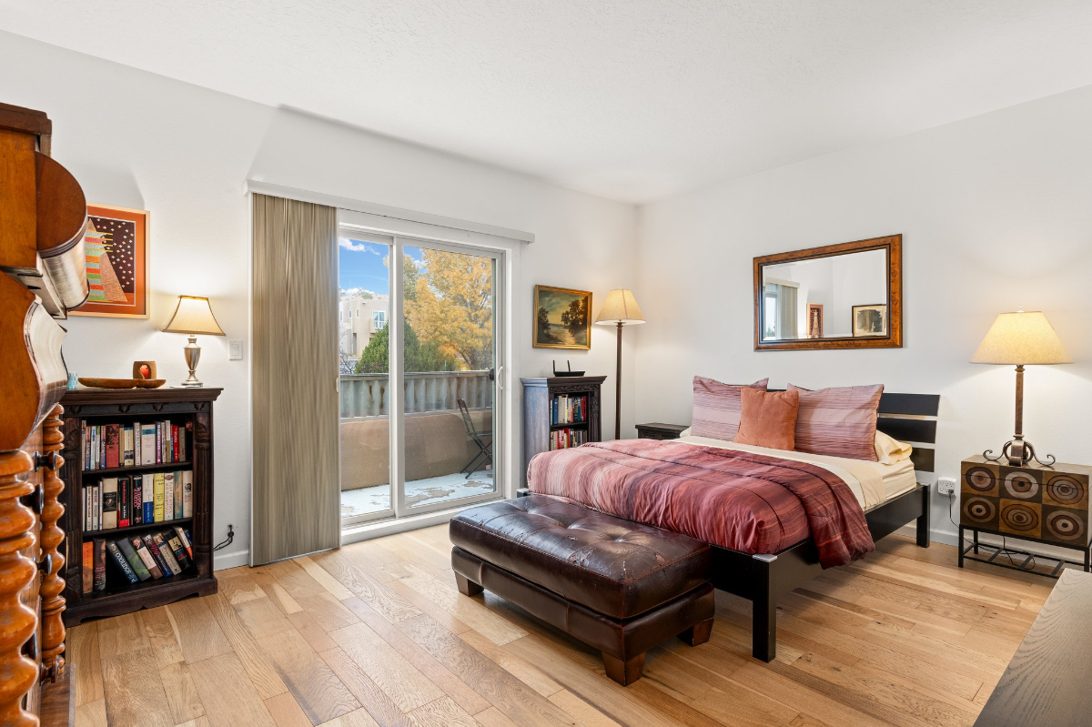 Artistic Condo Near Plaza with Views - Photo 3