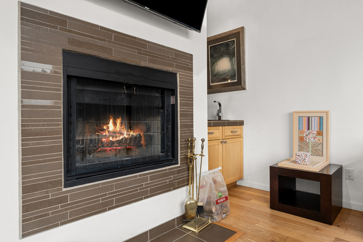 Artistic Condo Near Plaza with Views - Photo 9