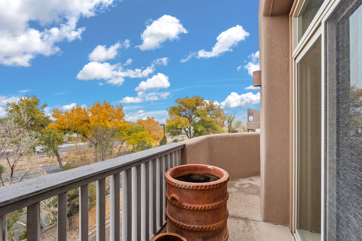 Artistic Condo Near Plaza with Views - Photo 7