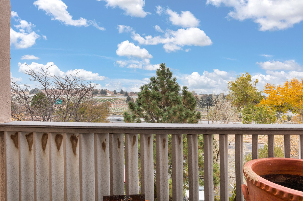 Artistic Condo Near Plaza with Views - Photo 5