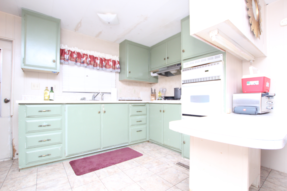 Rugged Country Bungalow - Photo 2