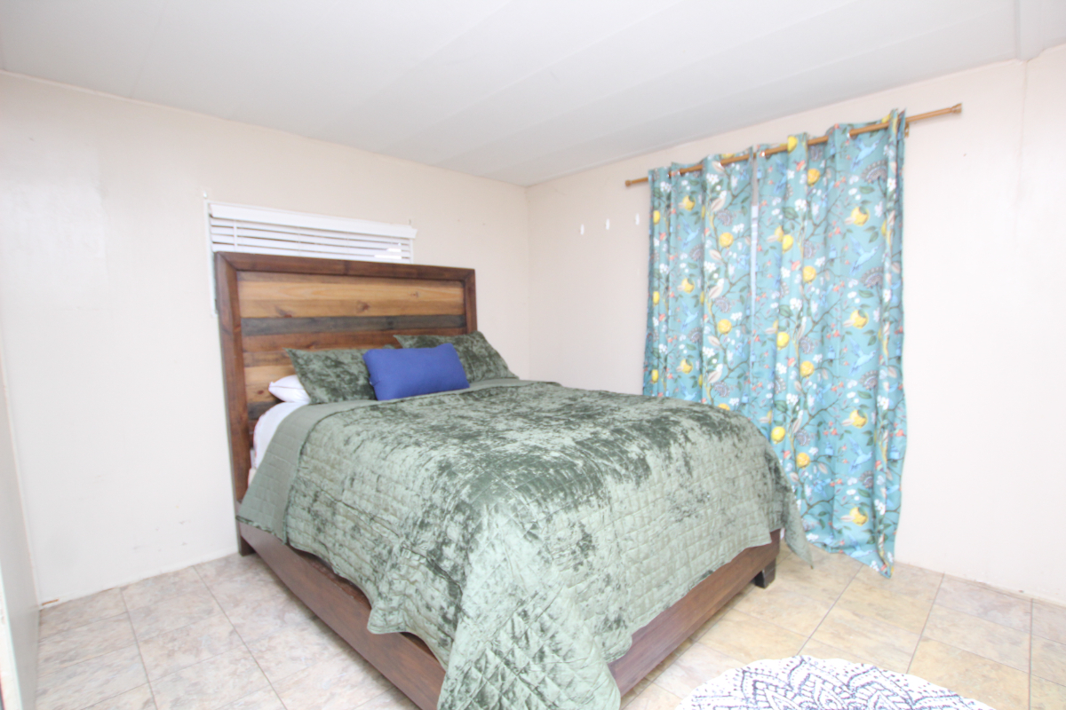 Rugged Country Bungalow - Photo 4