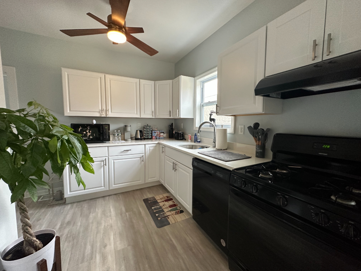 1 Bedroom Apartment in Lovely Lake House - Photo 6