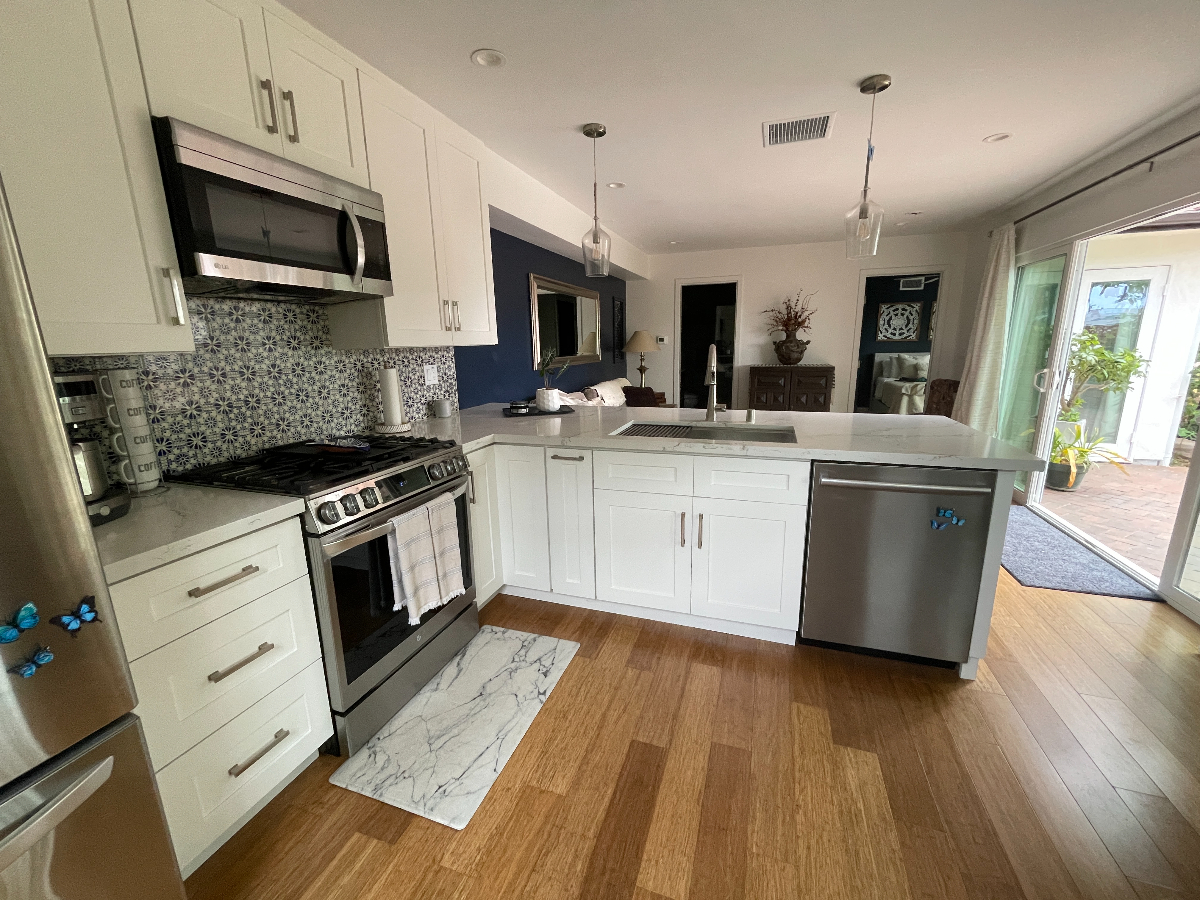 Gorgeous 1 bedroom unit with outdoor firepit - Photo 3