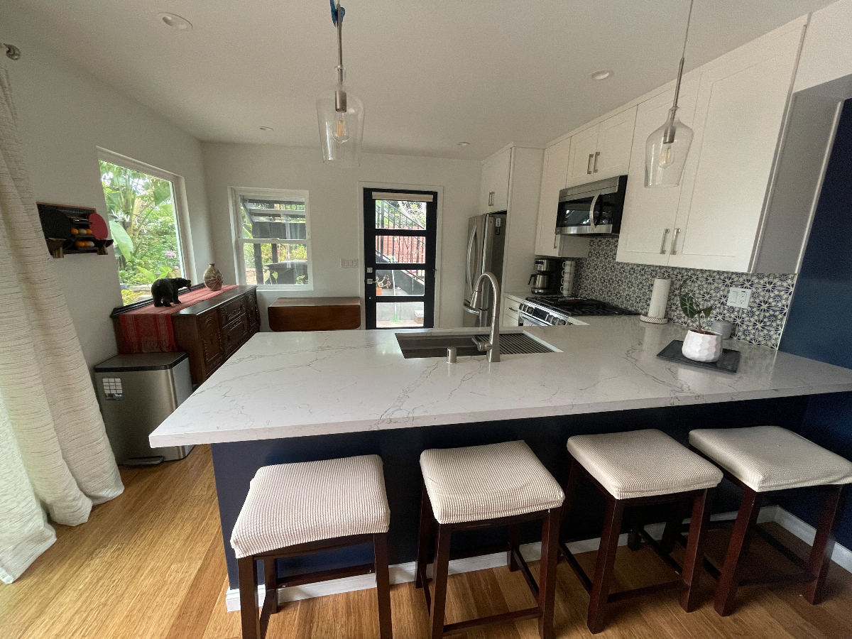 Gorgeous 1 bedroom unit with outdoor firepit - Photo 5