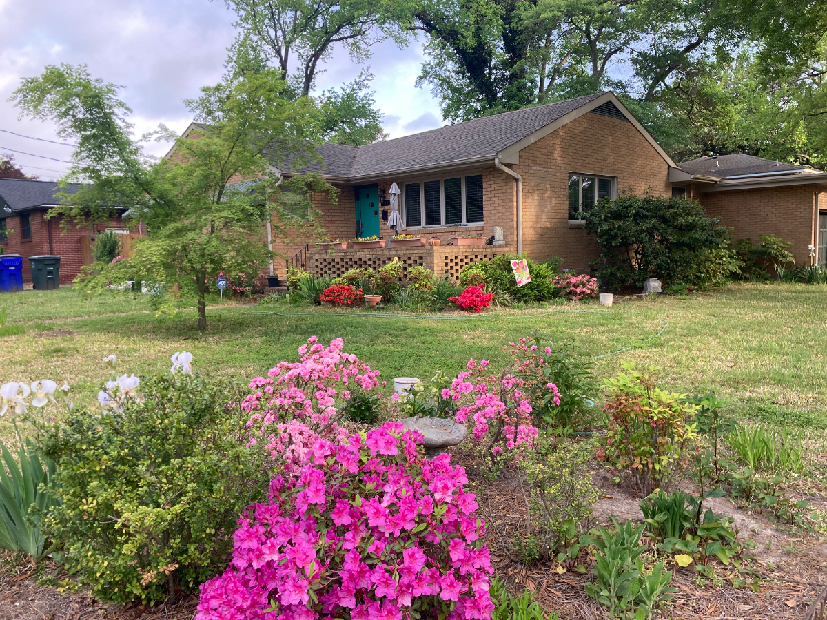 Private Bath and Bedroom in beautiful single story home. One tenant shares house with homeowner.