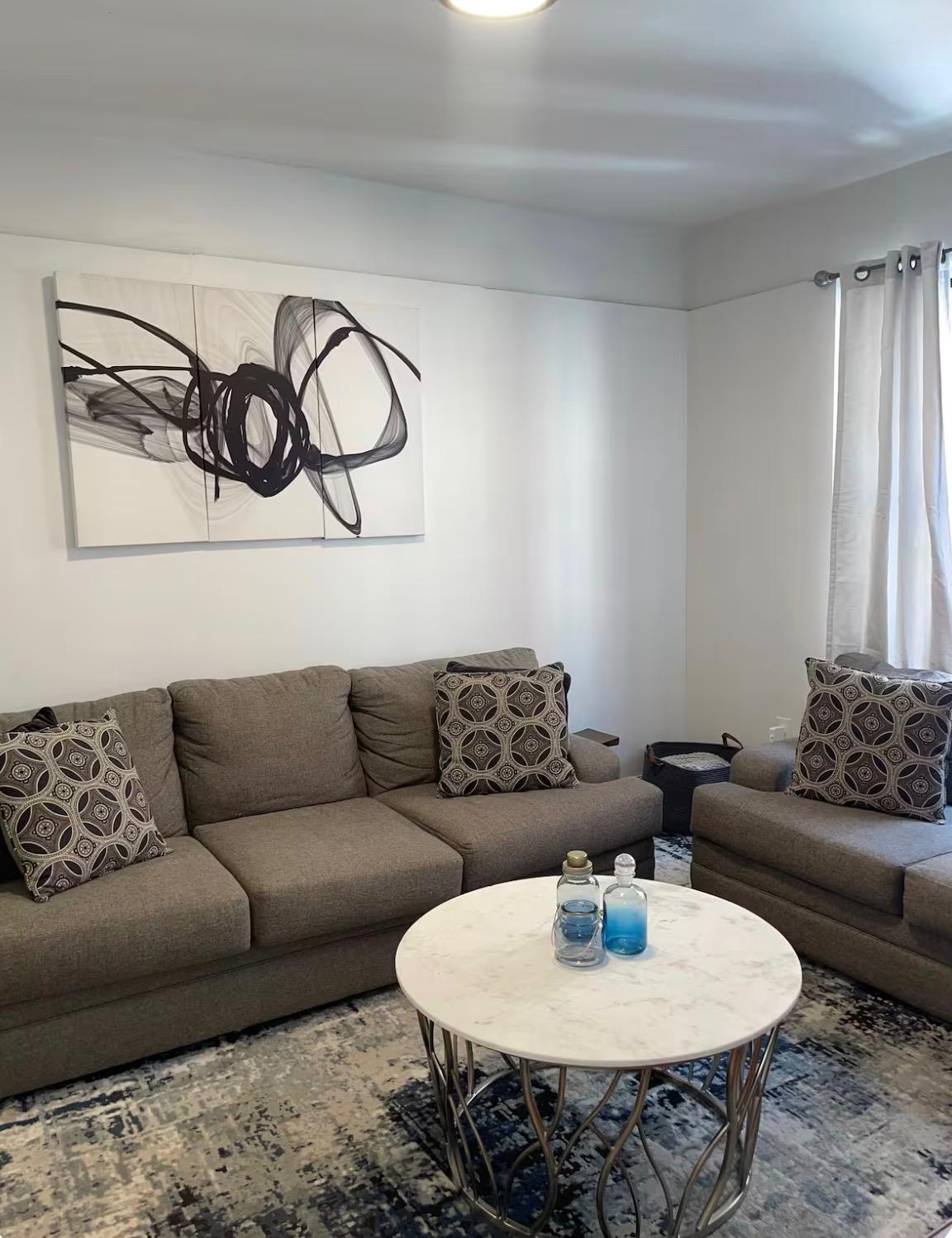 Comfortable Manhattan Apartment With Workspace And Easy Subway Access - Photo 2