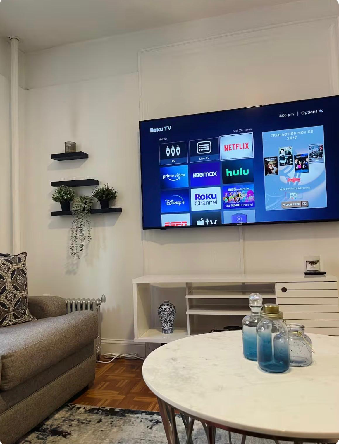 Comfortable Manhattan Apartment With Workspace And Easy Subway Access - Photo 3