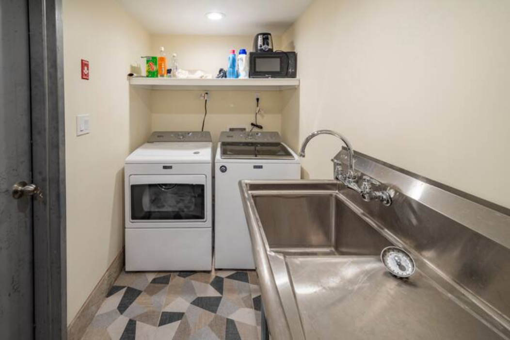 Private Room w/ Ensuite Bath in Luxury Bayside Home - Photo 9