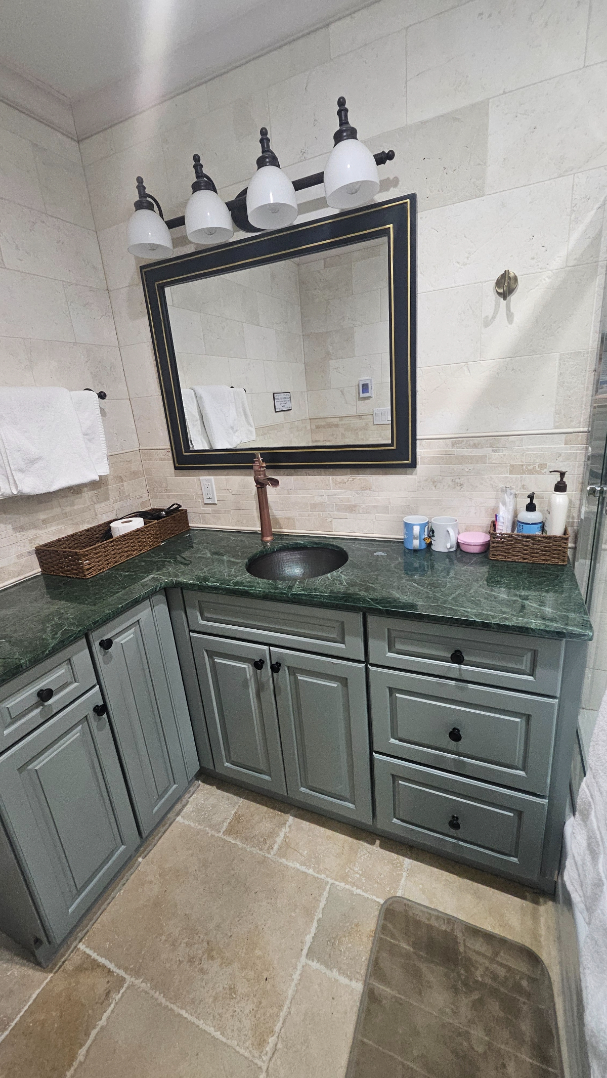 Private Room w/ Ensuite Bath in Luxury Bayside Home - Photo 7
