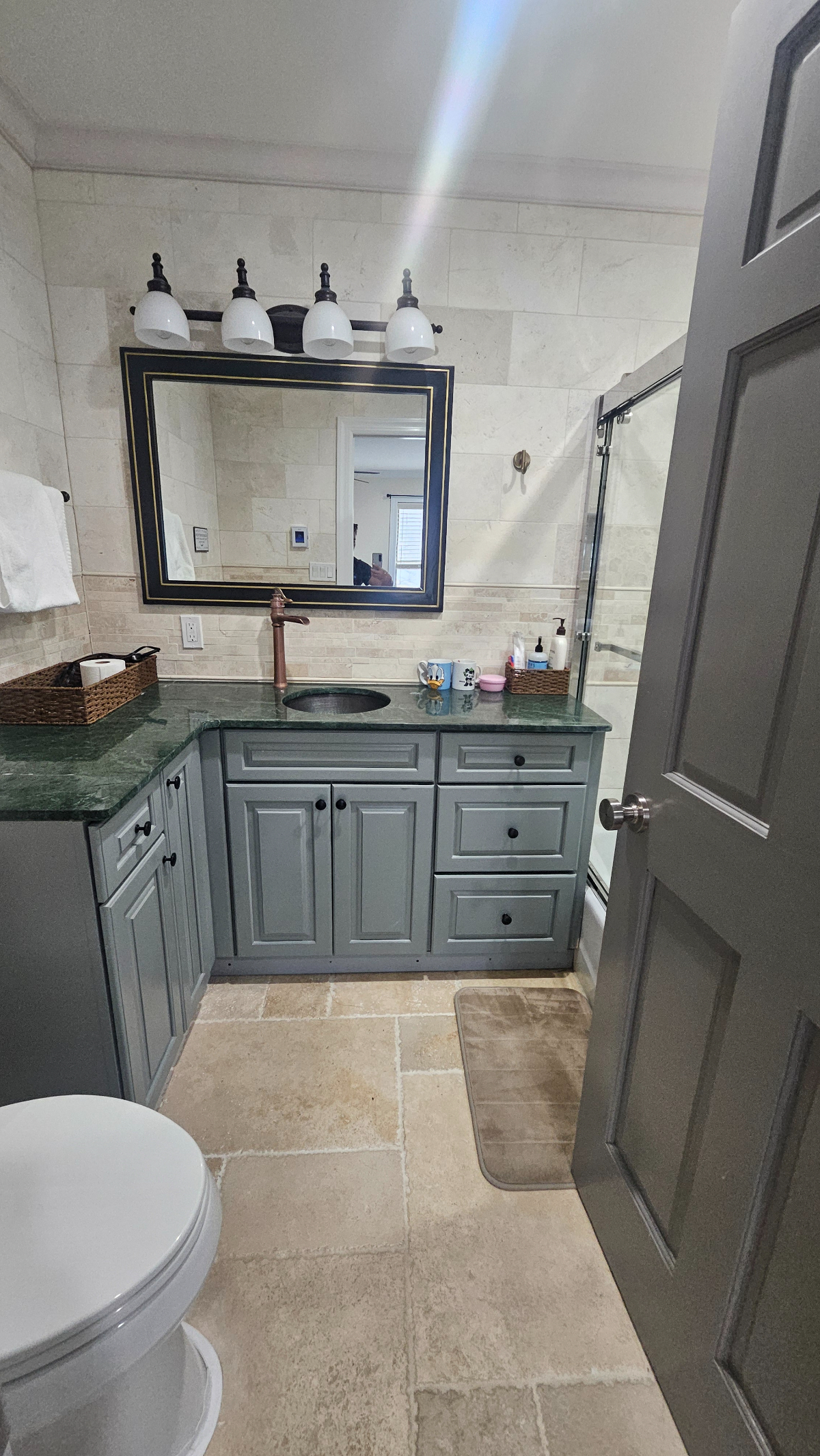 Private Room w/ Ensuite Bath in Luxury Bayside Home - Photo 8