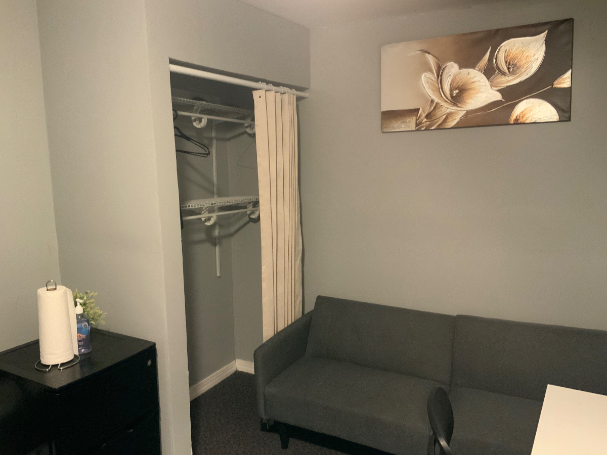 Rooms in a Three Beadroom Beach House close to St John Hospital and Public Playground - Photo 3