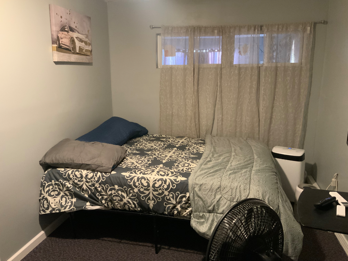 Rooms in a Three Beadroom Beach House close to St John Hospital and Public Playground - Photo 10