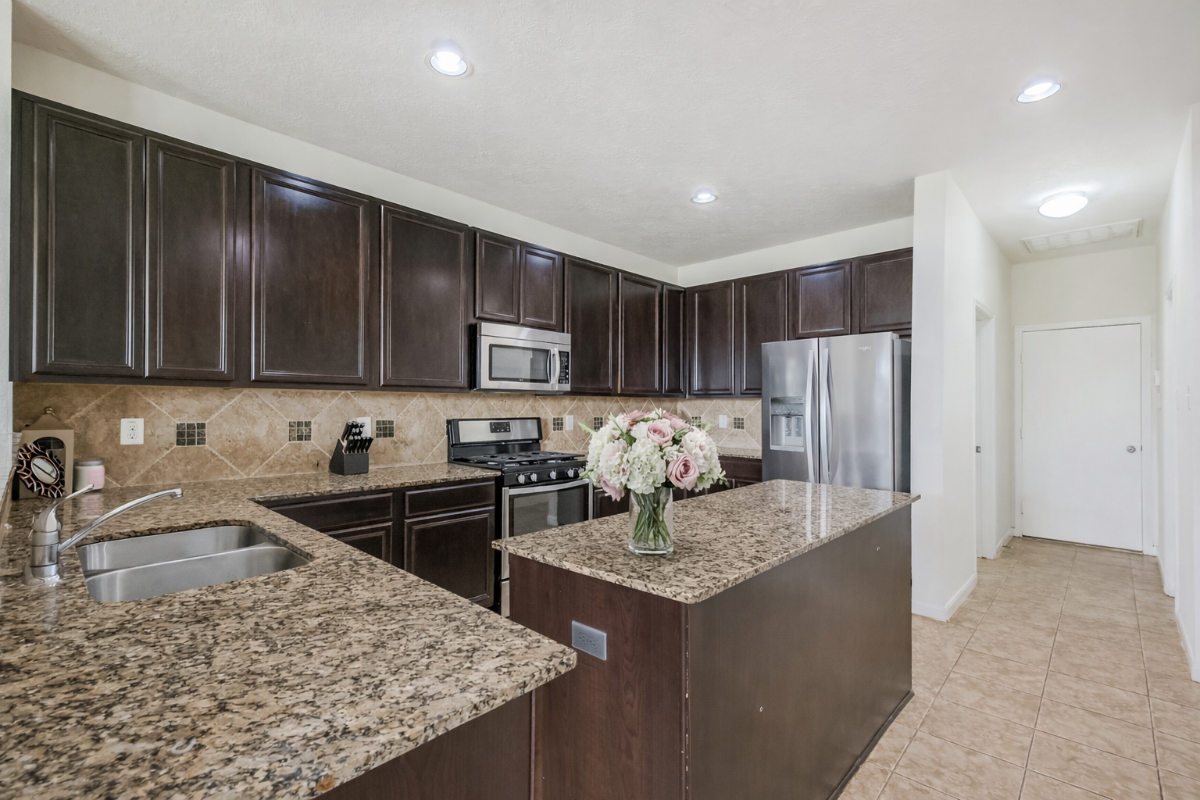 Houston Retreat- Furnished Stay by BetaHandsTravel - Photo 6