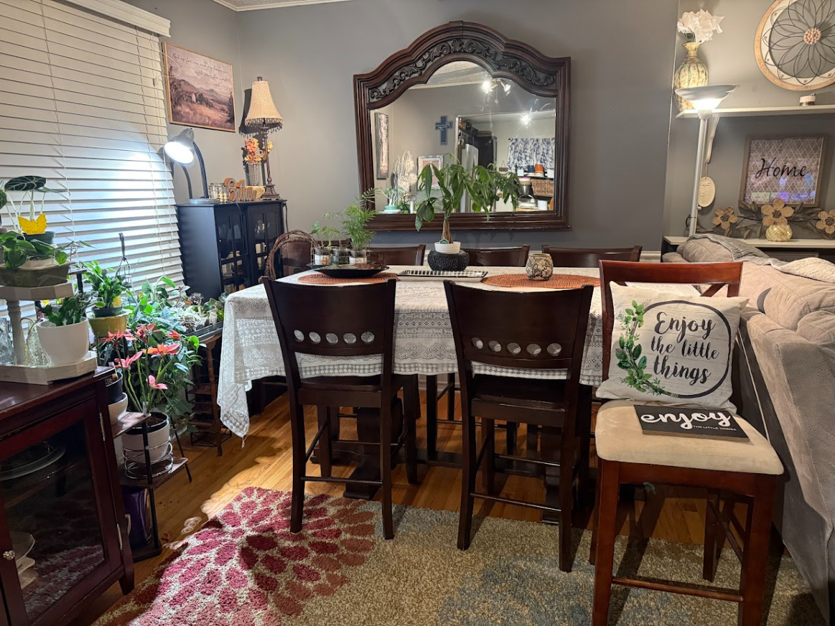 Fully Furnished One Bedroom Home With Utilities Included And Private Yard - Photo 10