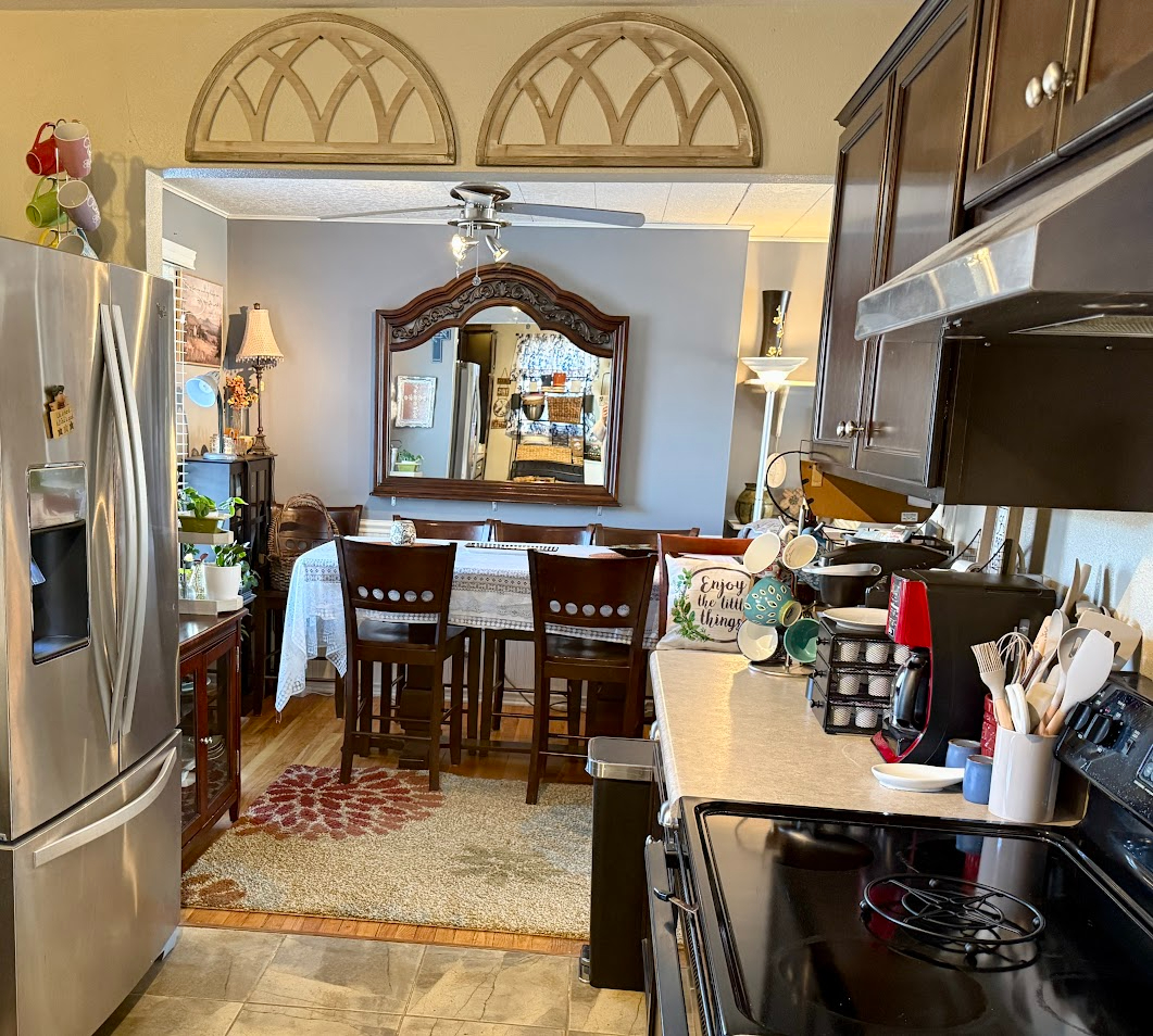 Fully Furnished One Bedroom Home With Utilities Included And Private Yard - Photo 9
