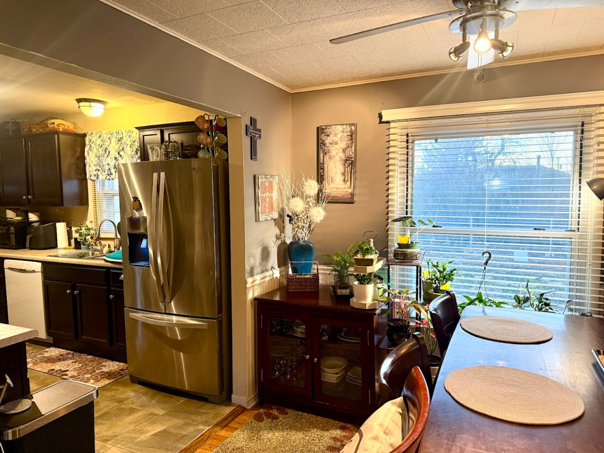 Fully Furnished One Bedroom Home With Utilities Included And Private Yard - Photo 5