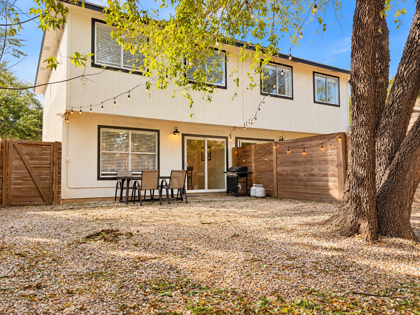 Charming Urban Home with pet friendly backyard - Photo 2