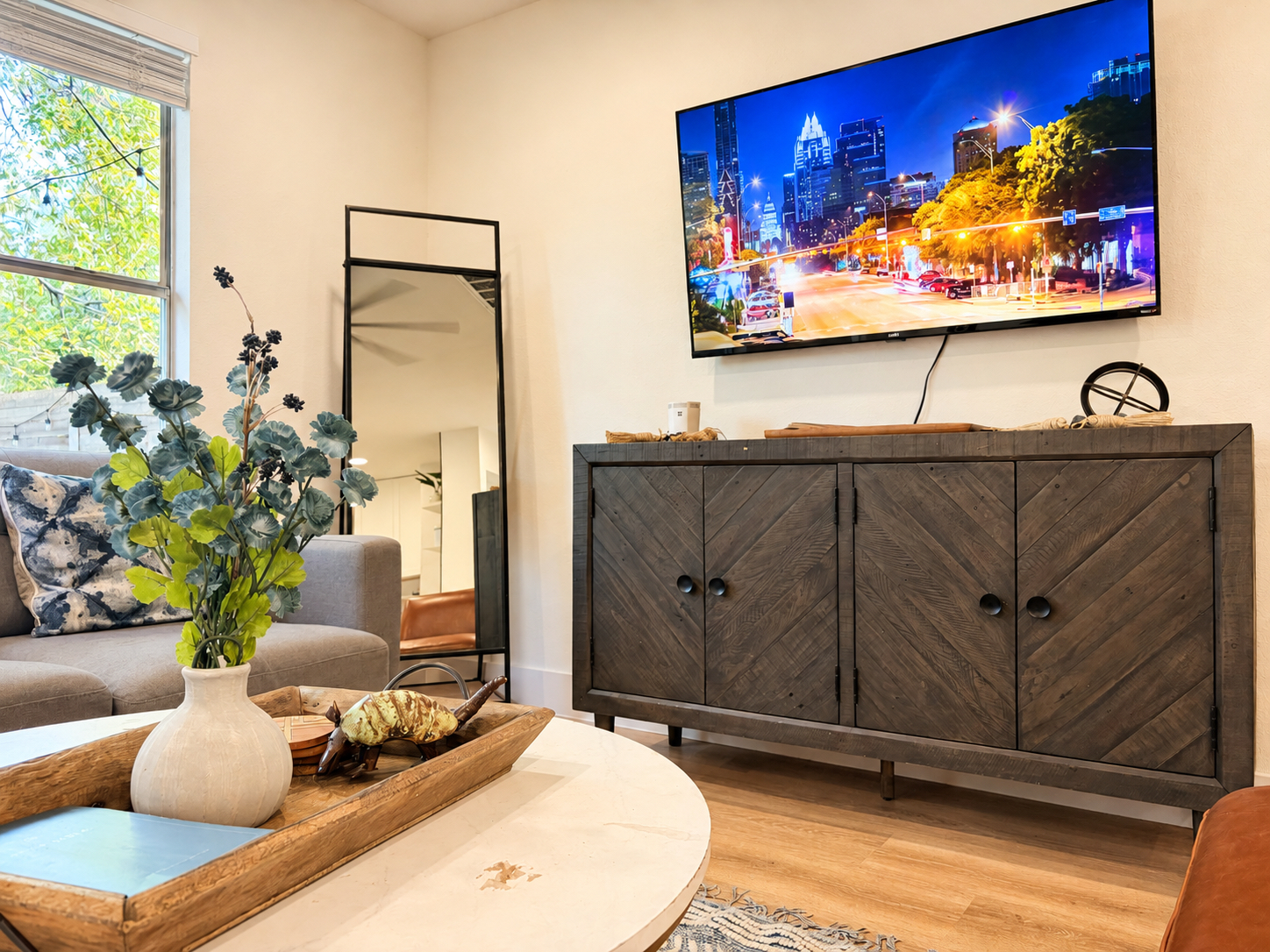 Charming Urban Home with pet friendly backyard - Photo 10