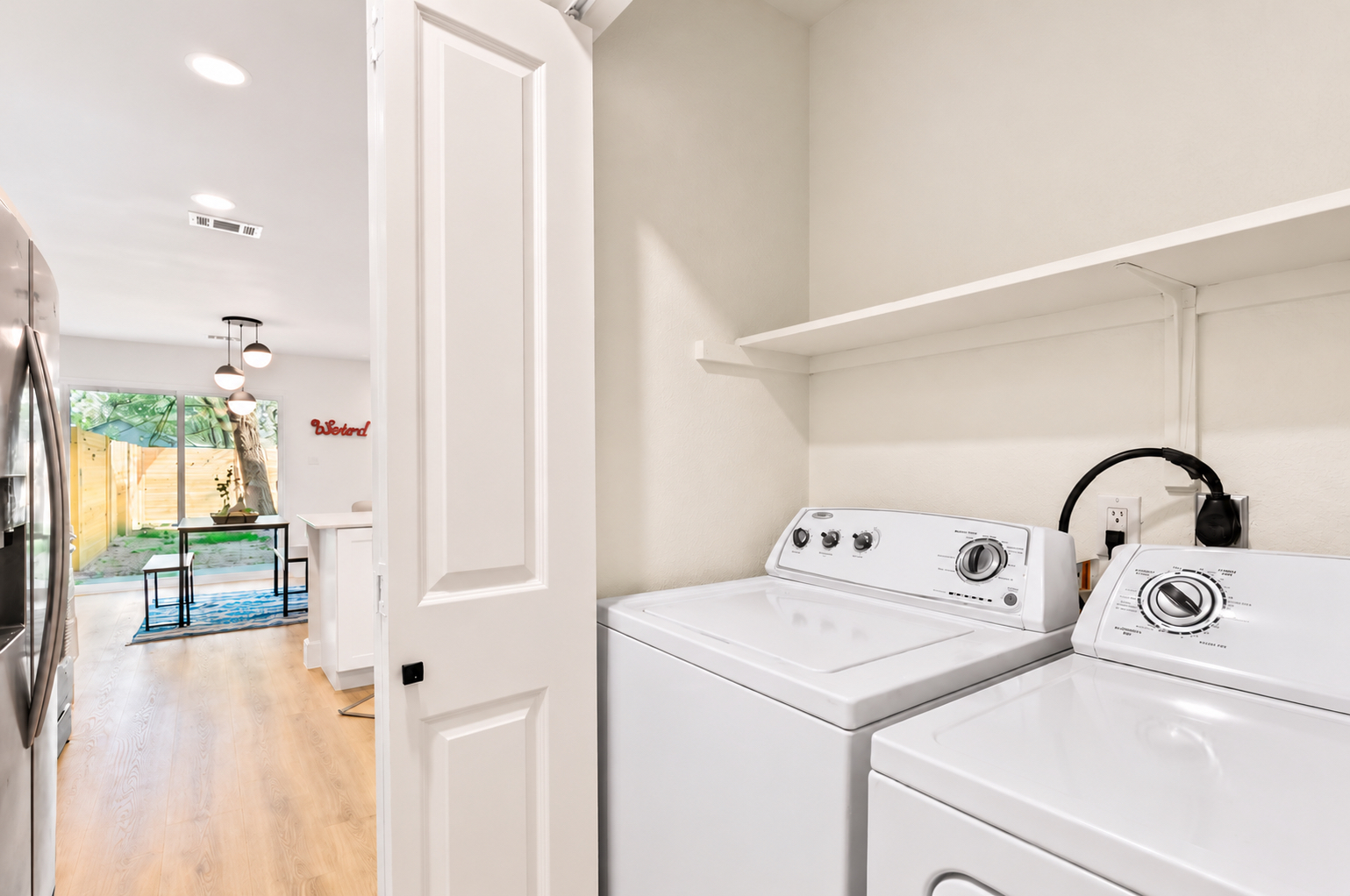 Charming Urban Home with pet friendly backyard - Photo 6