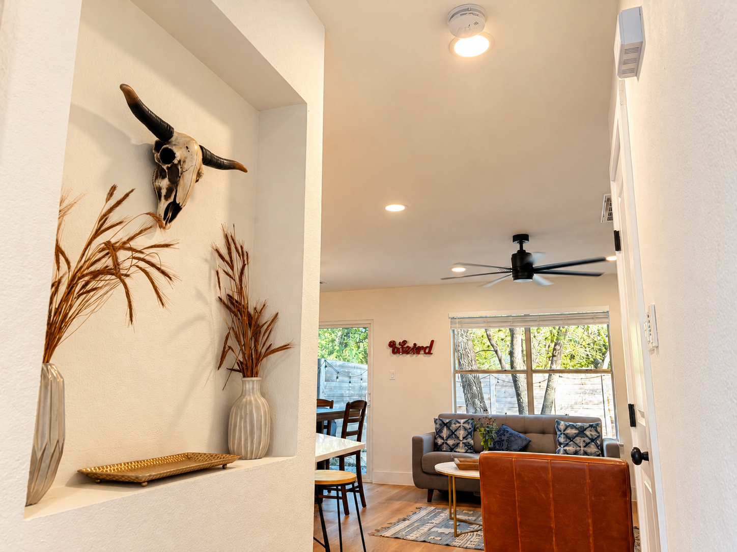 Charming Urban Home with pet friendly backyard - Photo 8