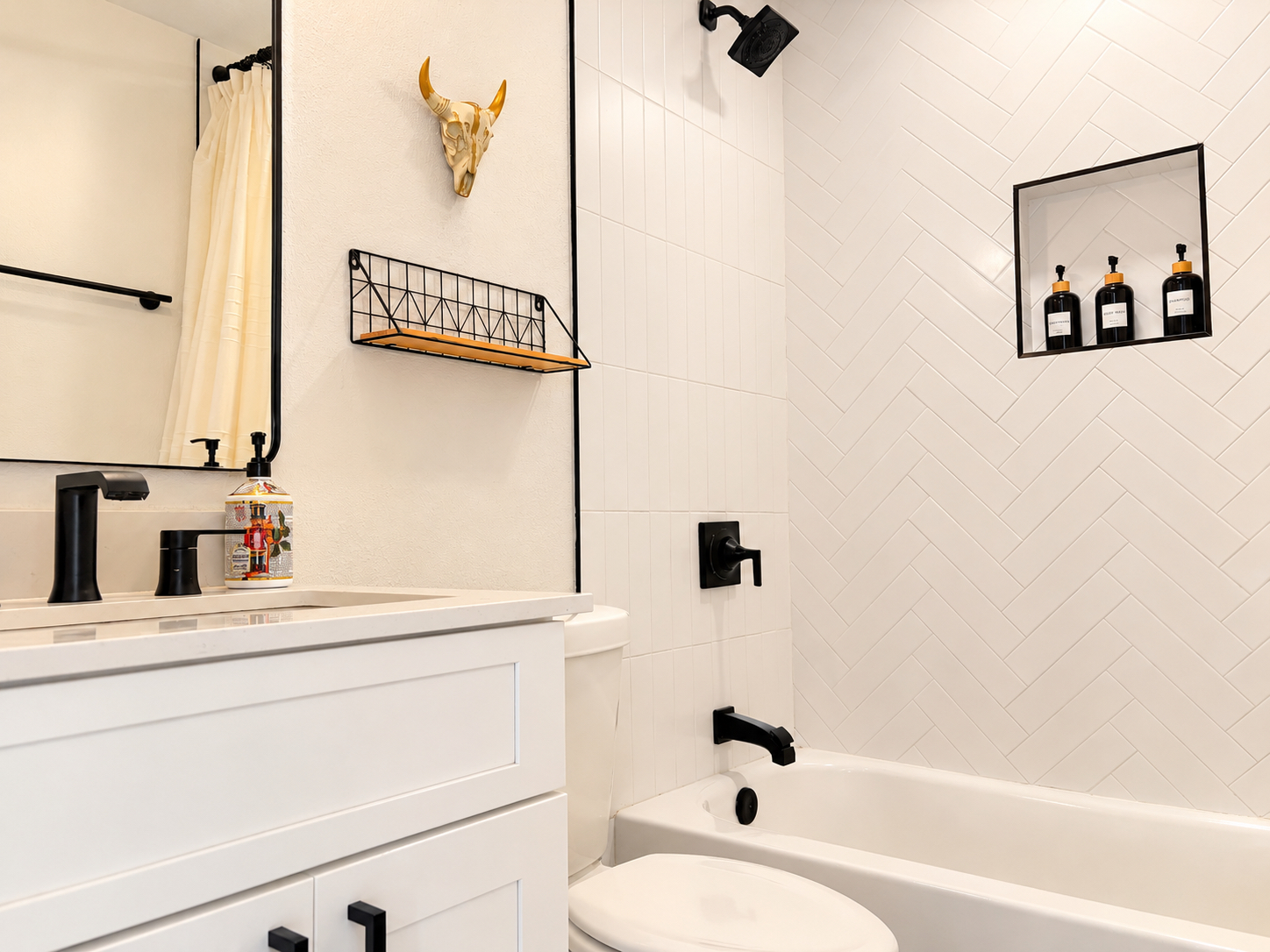 Charming Urban Home with pet friendly backyard - Photo 7