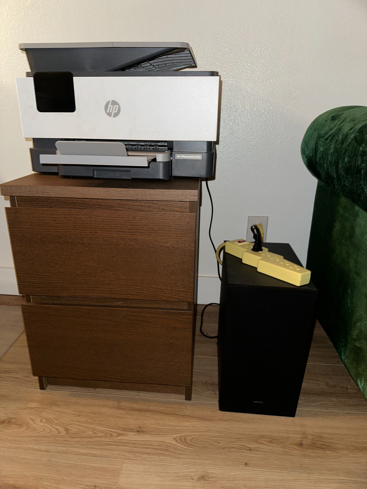 Quiet 1-Bed Condo Near DTLA - Hardwood Floors, 1 Parking Space, Furnished, Utilities Included - Photo 3