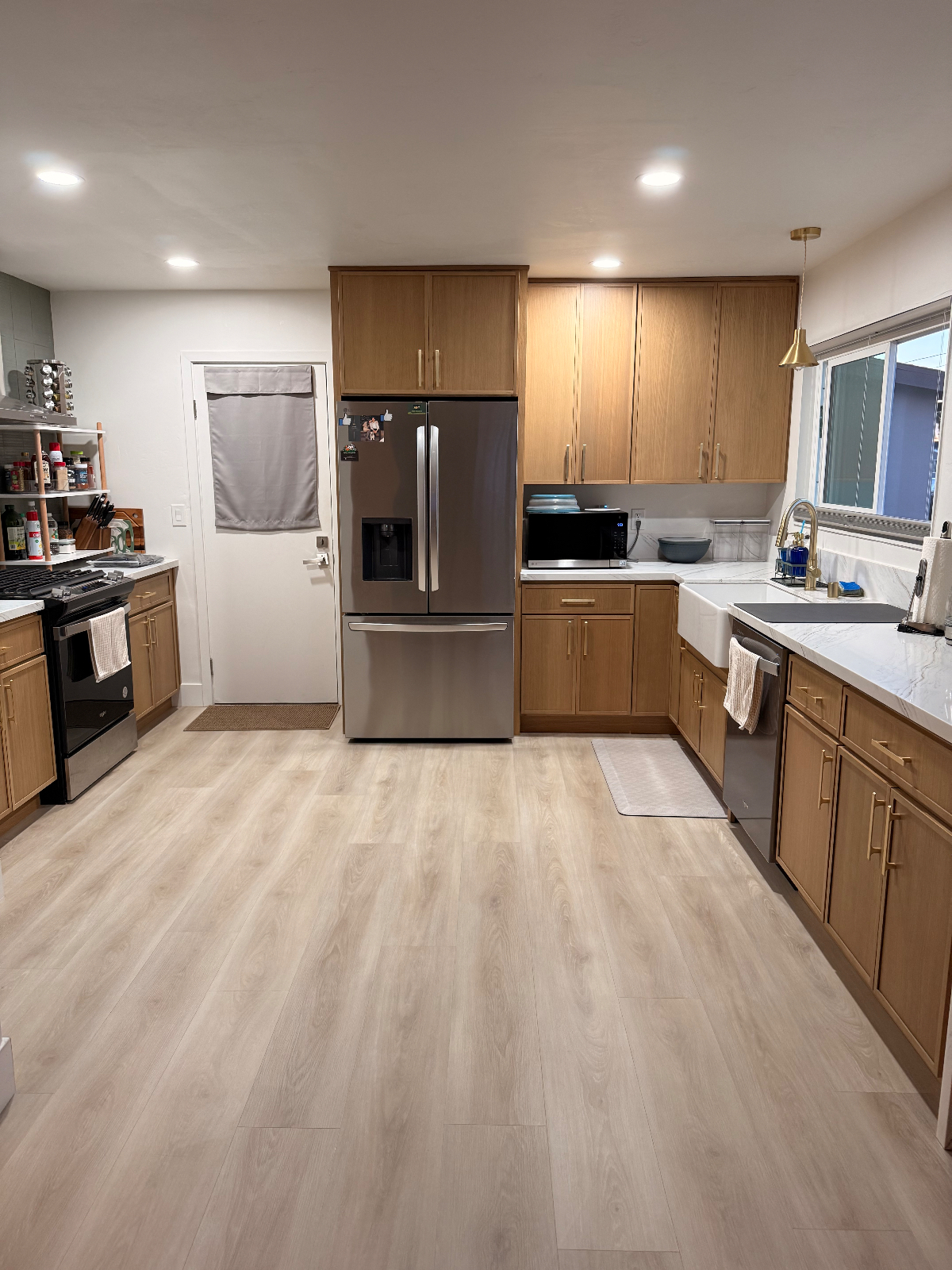 Furnished one bedroom with shared bath. Safe and quiet neighborhood with access to trolley - Photo 5