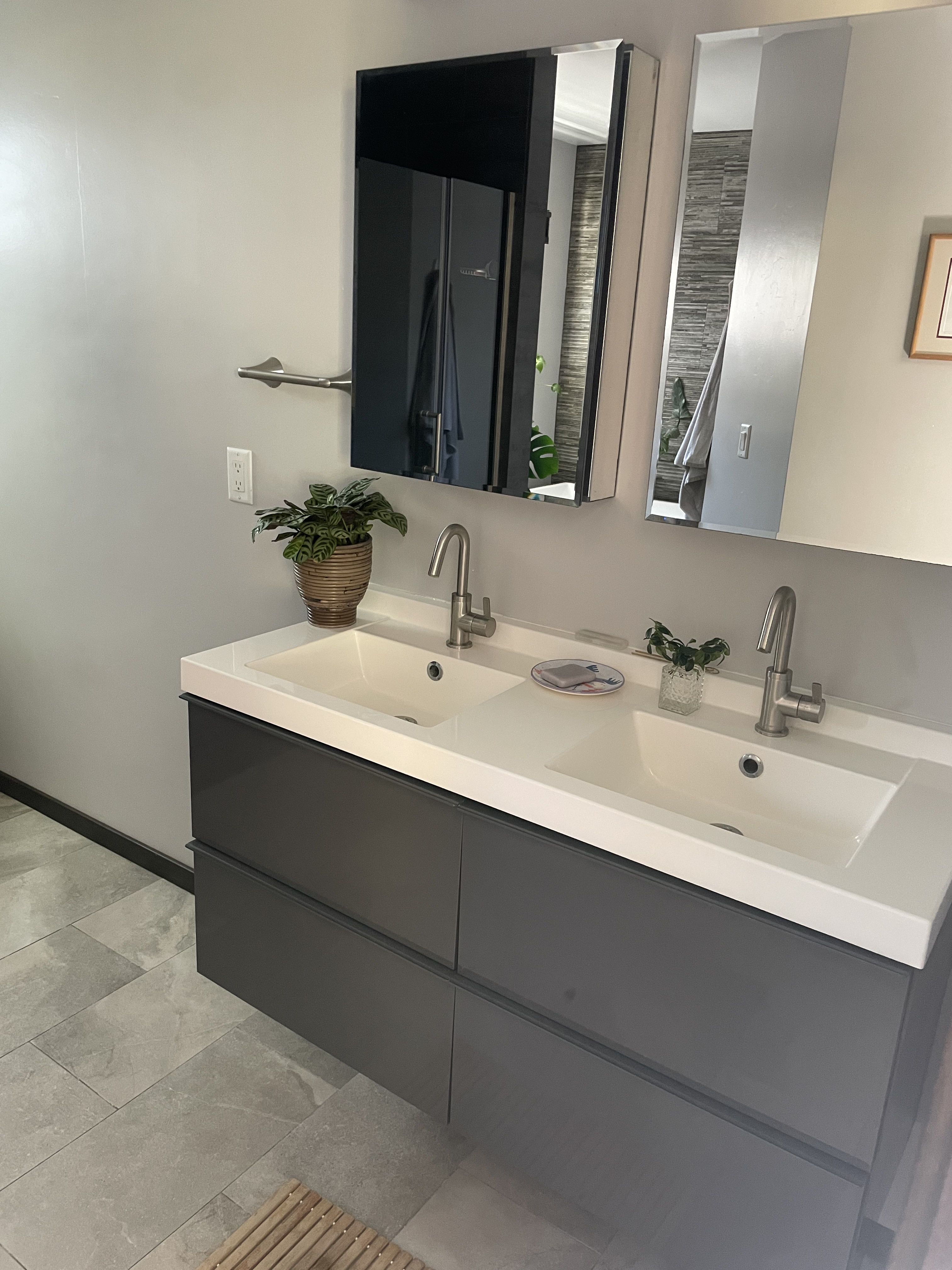 Private Self-Contained Suite | No Shared Living Space | Ensuite + Kitchenette - Photo 6