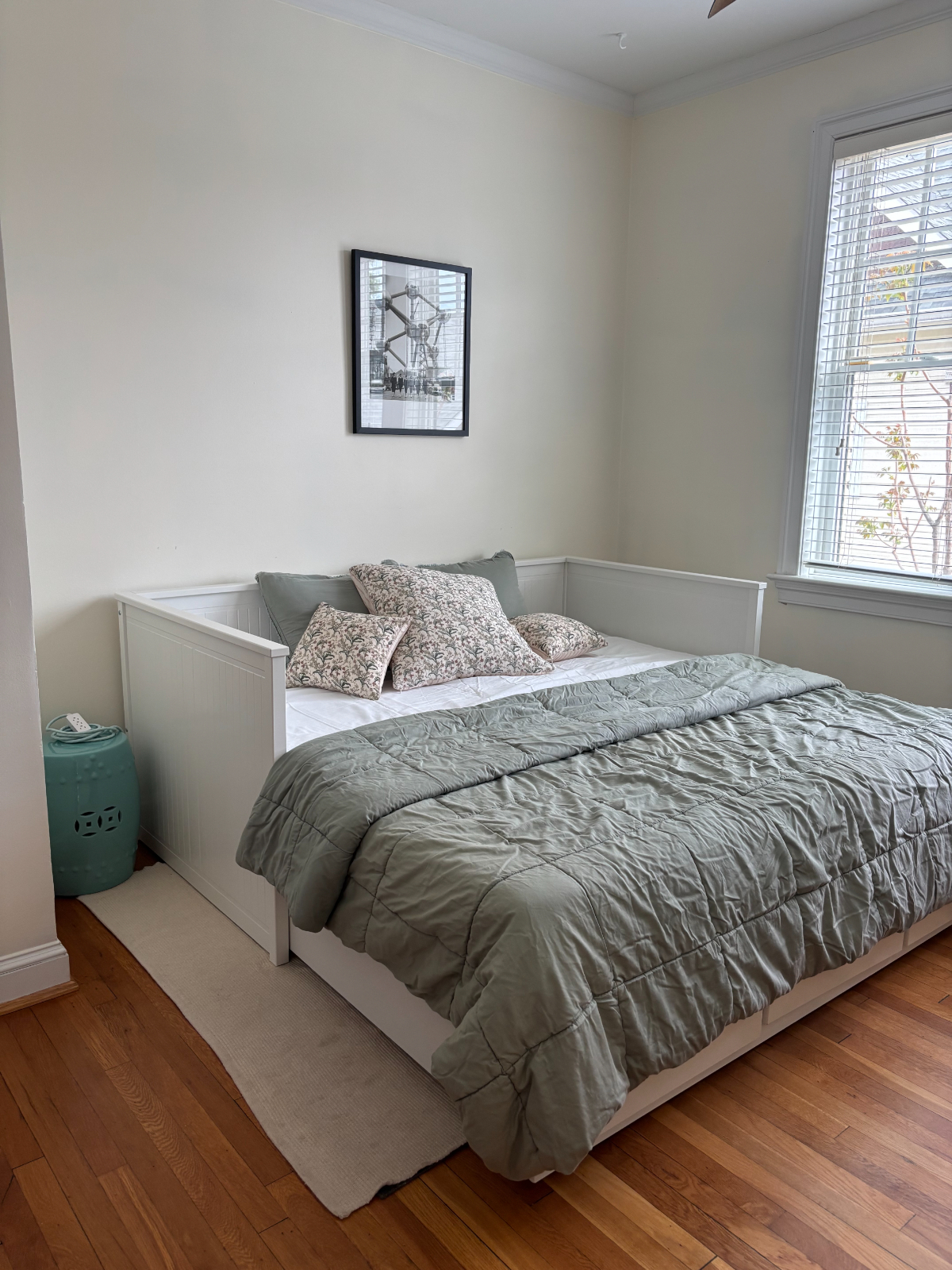 Lovely furnished 2-bed in best DC neighborhood - Photo 9
