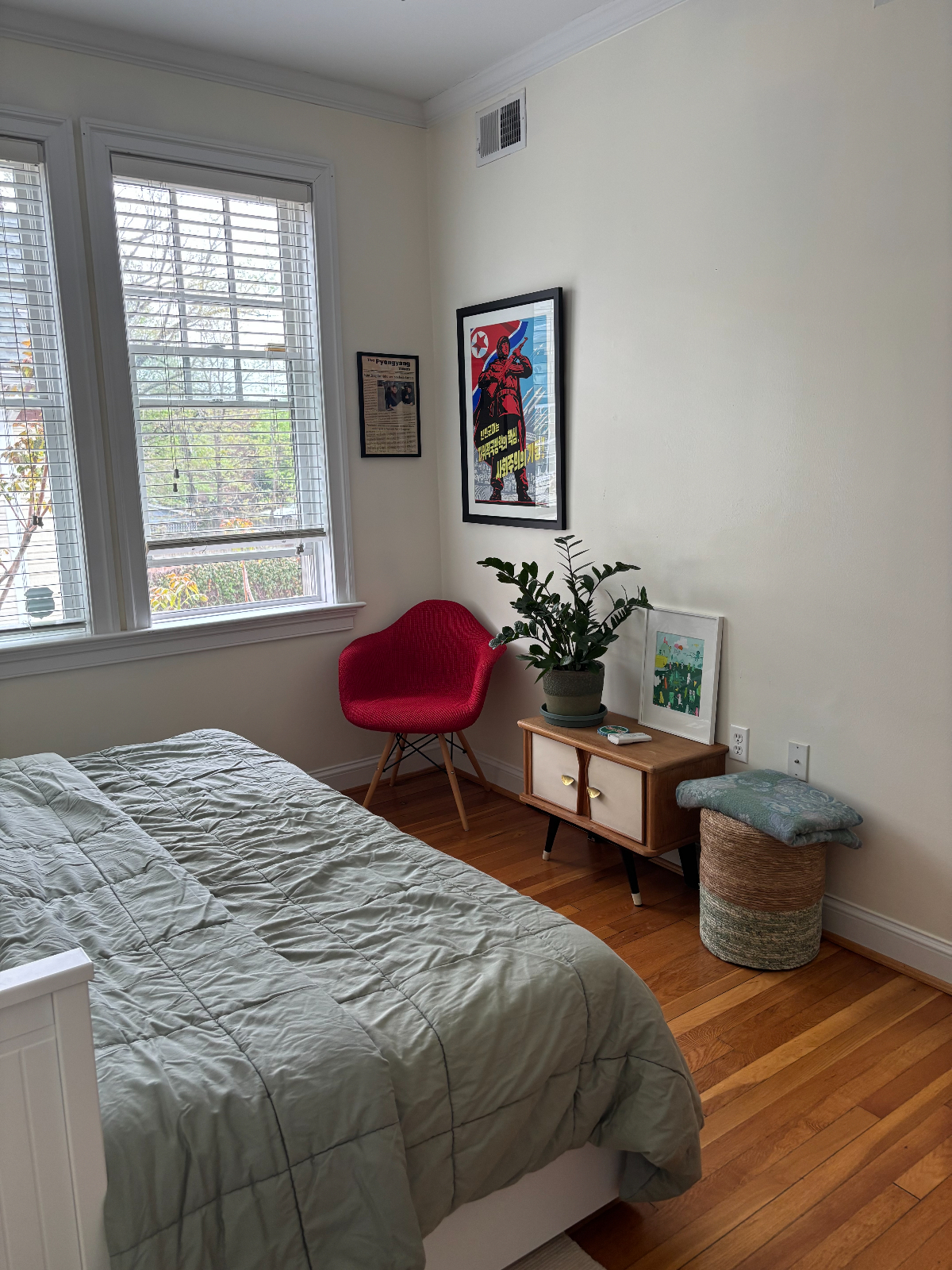 Lovely furnished 2-bed in best DC neighborhood - Photo 10