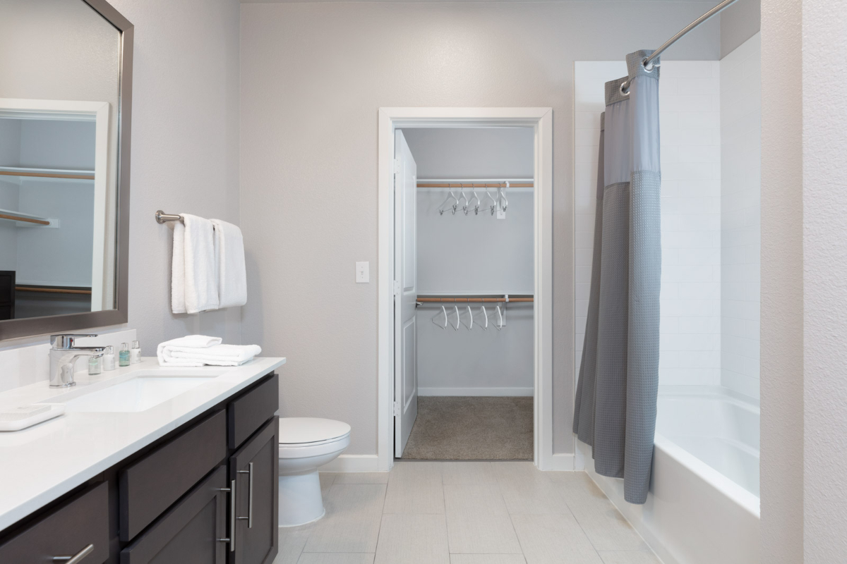 Austin North Lamar Flexible Stay Furnished Apartments - Photo 12
