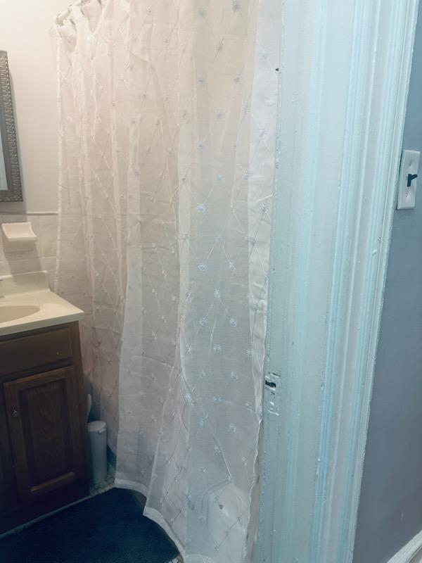Charming Furnished Bedroom in a Shared Brooklyn Apartment w/ Balcony Access, Utilities Included, and - Photo 7