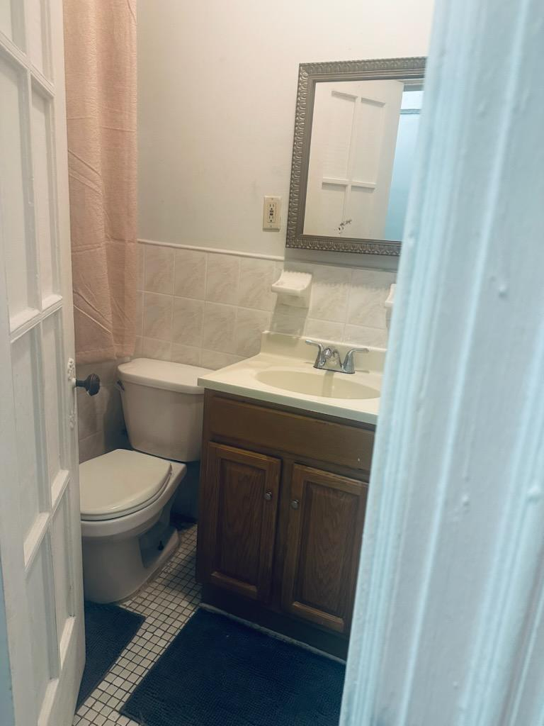 Charming Furnished Bedroom in a Shared Brooklyn Apartment w/ Balcony Access, Utilities Included, and - Photo 6