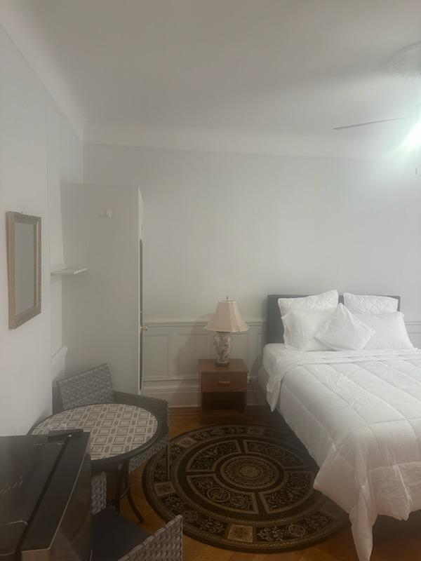 Charming Furnished Bedroom in a Shared Brooklyn Apartment w/ Balcony Access, Utilities Included, and - Photo 1