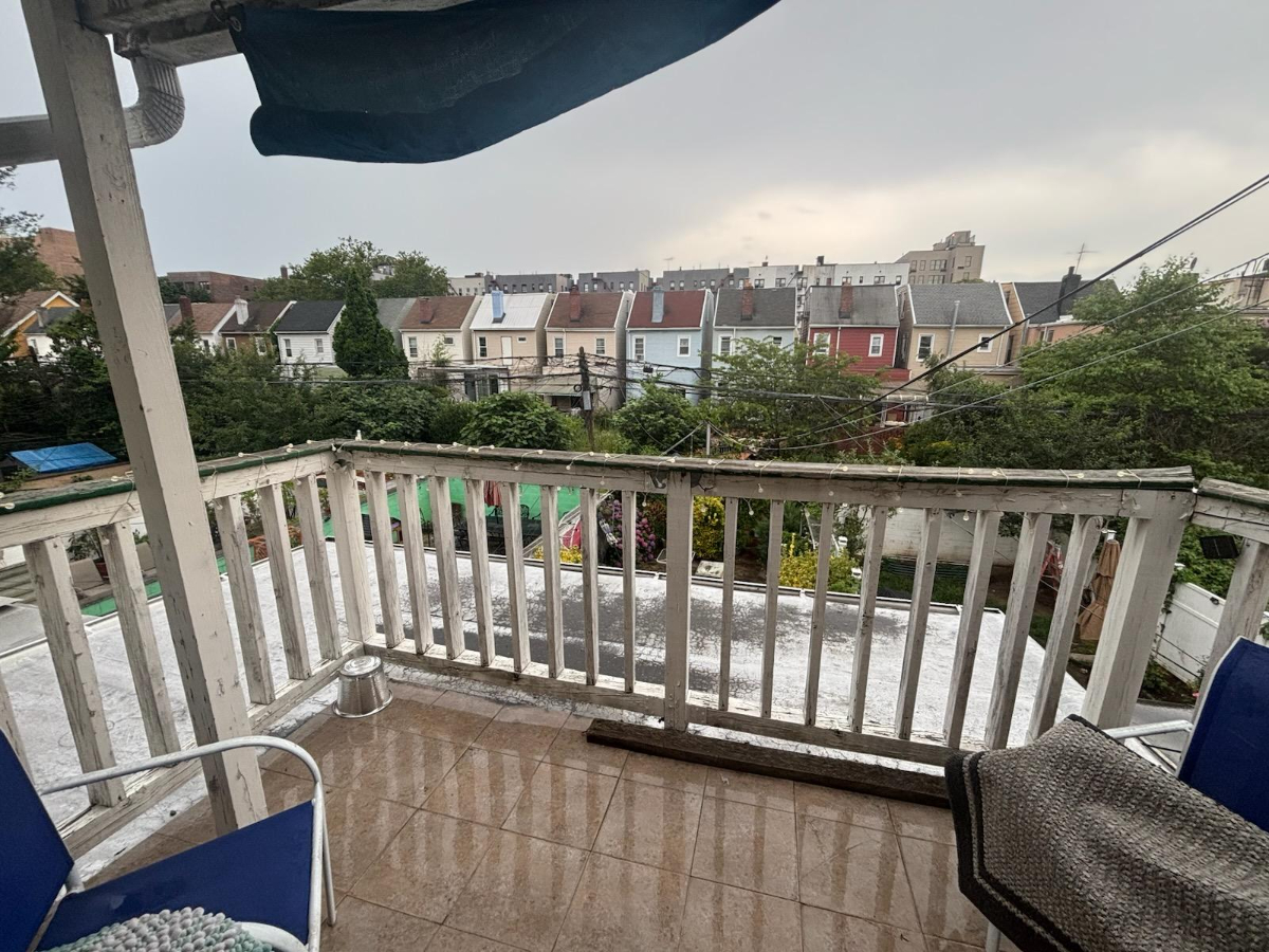 Charming Furnished Bedroom in a Shared Brooklyn Apartment w/ Balcony Access, Utilities Included, and - Photo 8