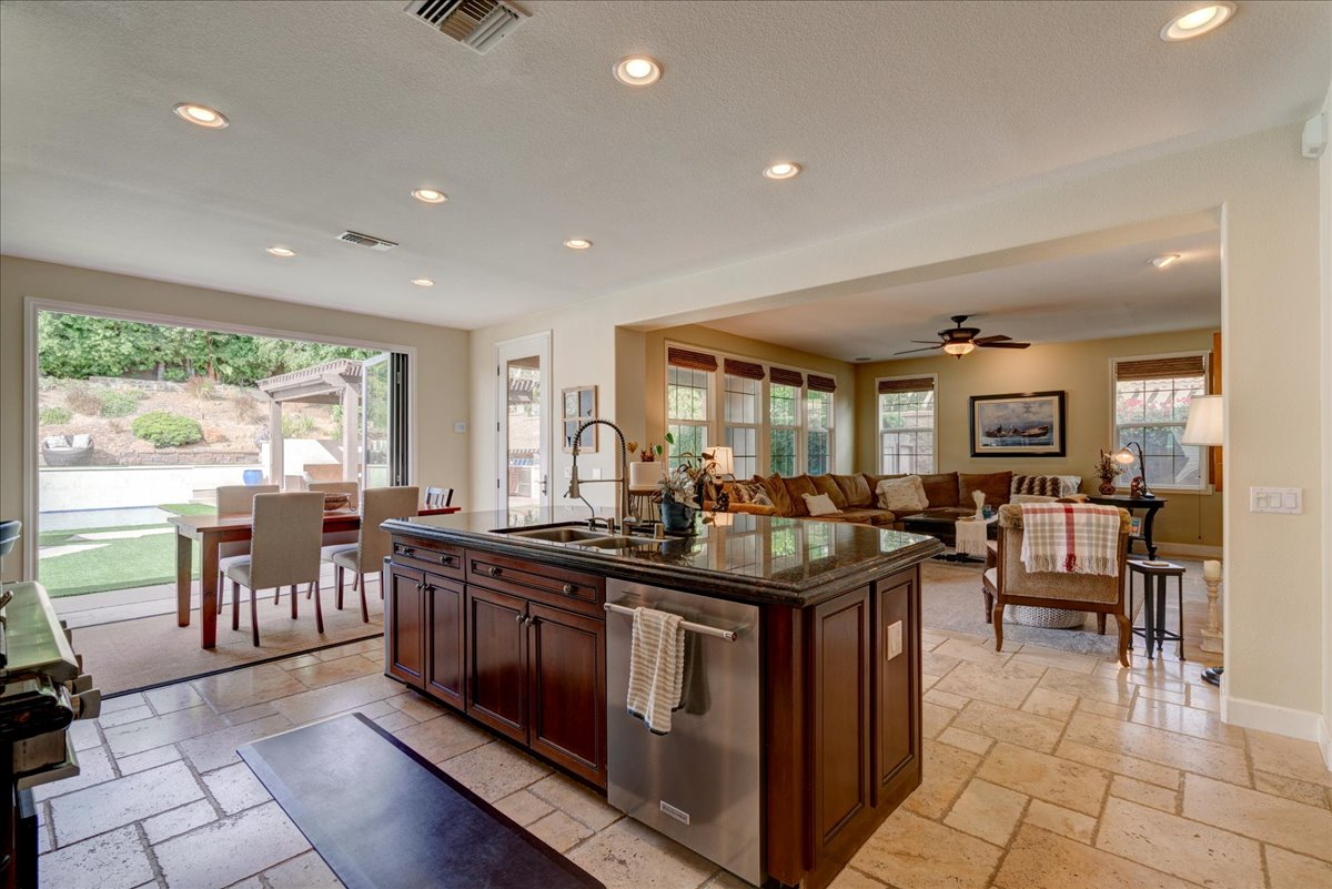 Stunning Coastal Carlsbad Estate - Photo 5