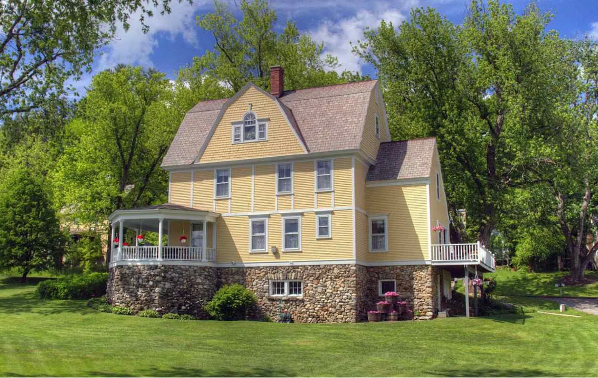 38 Spruce Street Private-Entry Furnished 2BR Monthly Rental in Manchester Center, VT - Photo 2