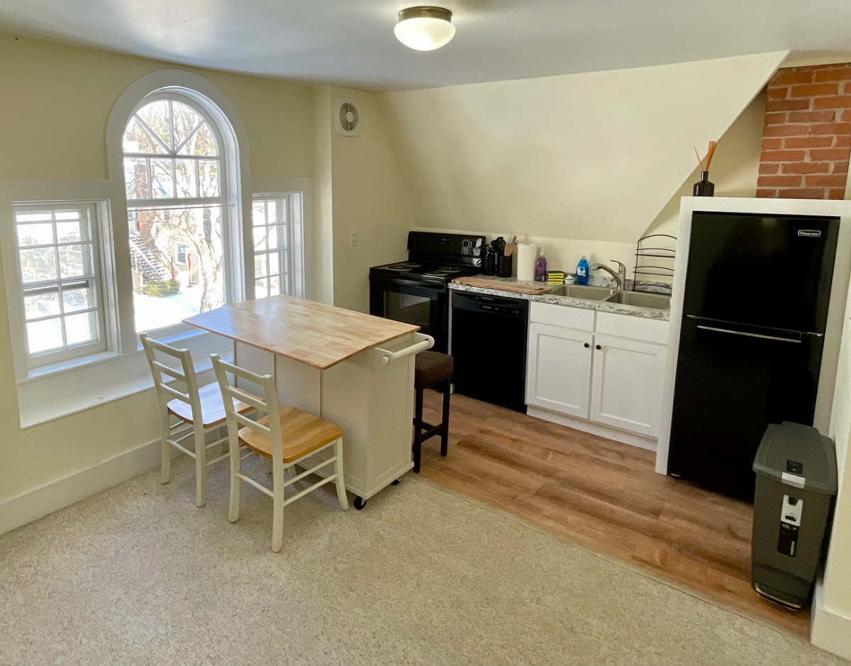 38 Spruce Street Private-Entry Furnished 2BR Monthly Rental in Manchester Center, VT - Photo 3