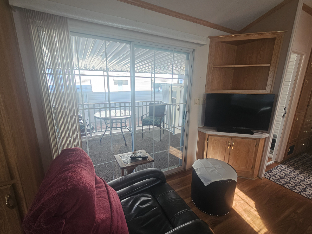 Fully Furnished 1 Bedroom - Photo 2