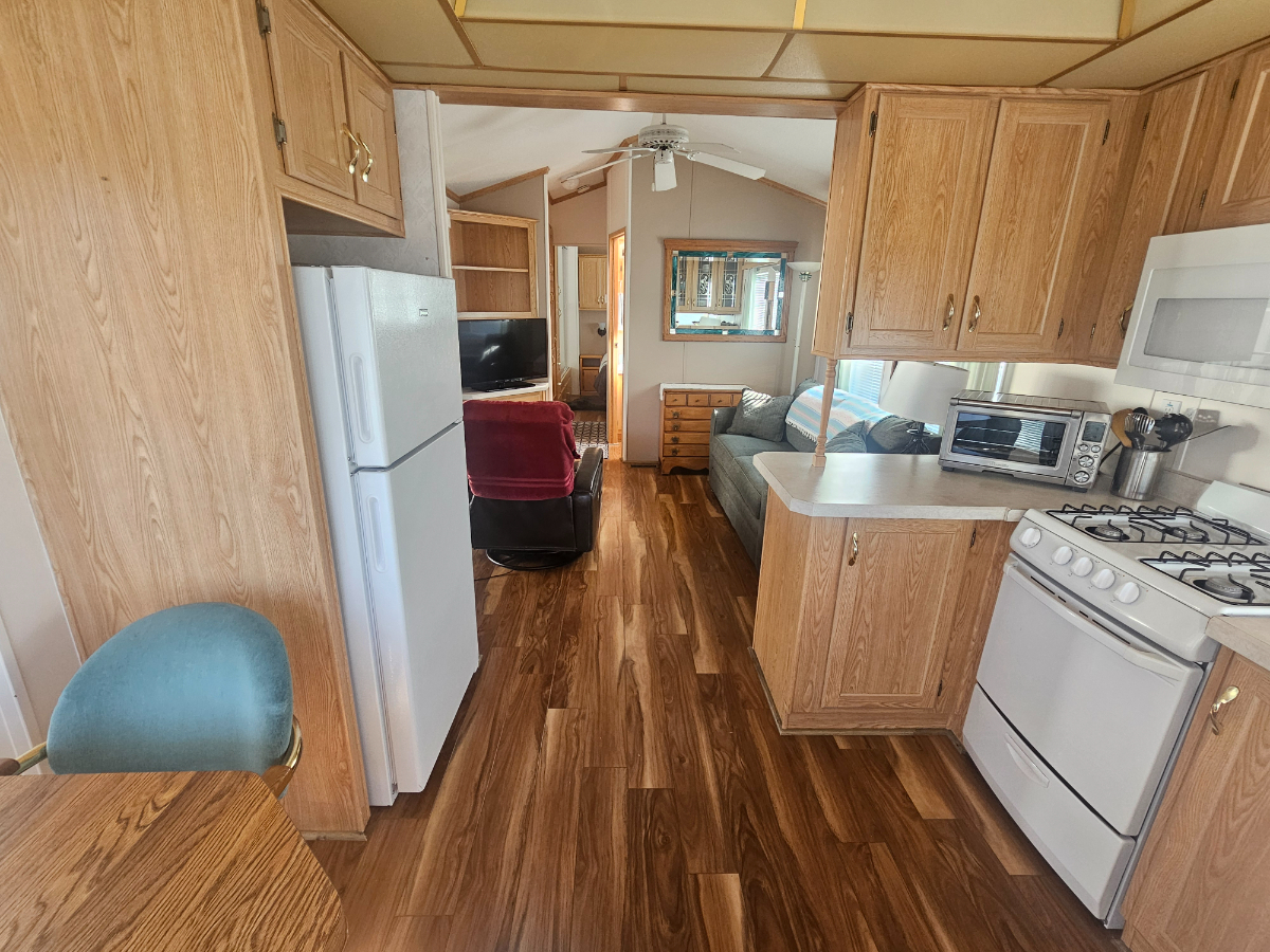 Fully Furnished 1 Bedroom - Photo 5