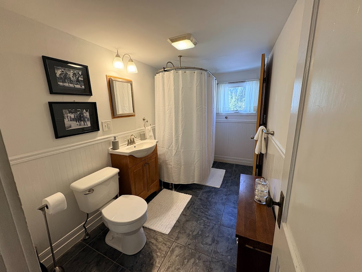 Cheerful 1BR near downtown, Saratoga Hospital, & Saratoga Race Course - Photo 7