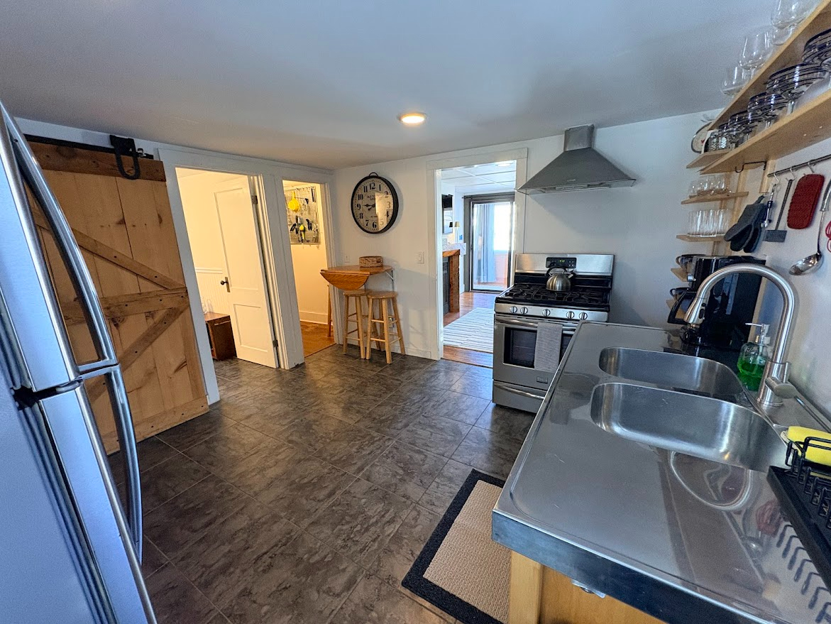 Cheerful 1BR near downtown, Saratoga Hospital, & Saratoga Race Course - Photo 9