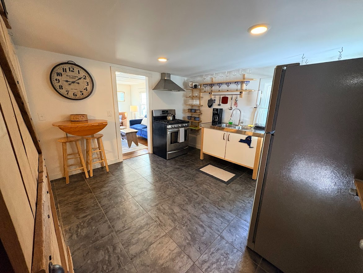 Cheerful 1BR near downtown, Saratoga Hospital, & Saratoga Race Course - Photo 11