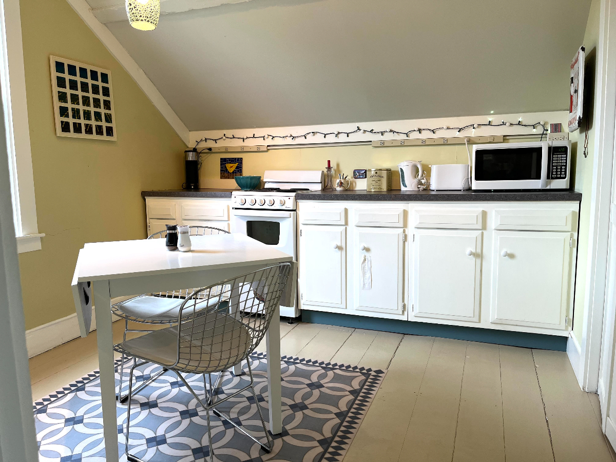 Downtown Vergennes, Vt., Light and Art-Filled Cozy Apartment - Photo 10