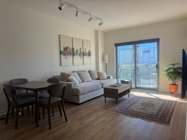 Modern High-Rise One-Bedroom with Prime Downtown Access - Photo 1